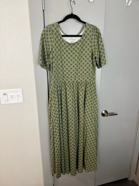 Soft Green Patterned Maxi Dress with Scoop Neck